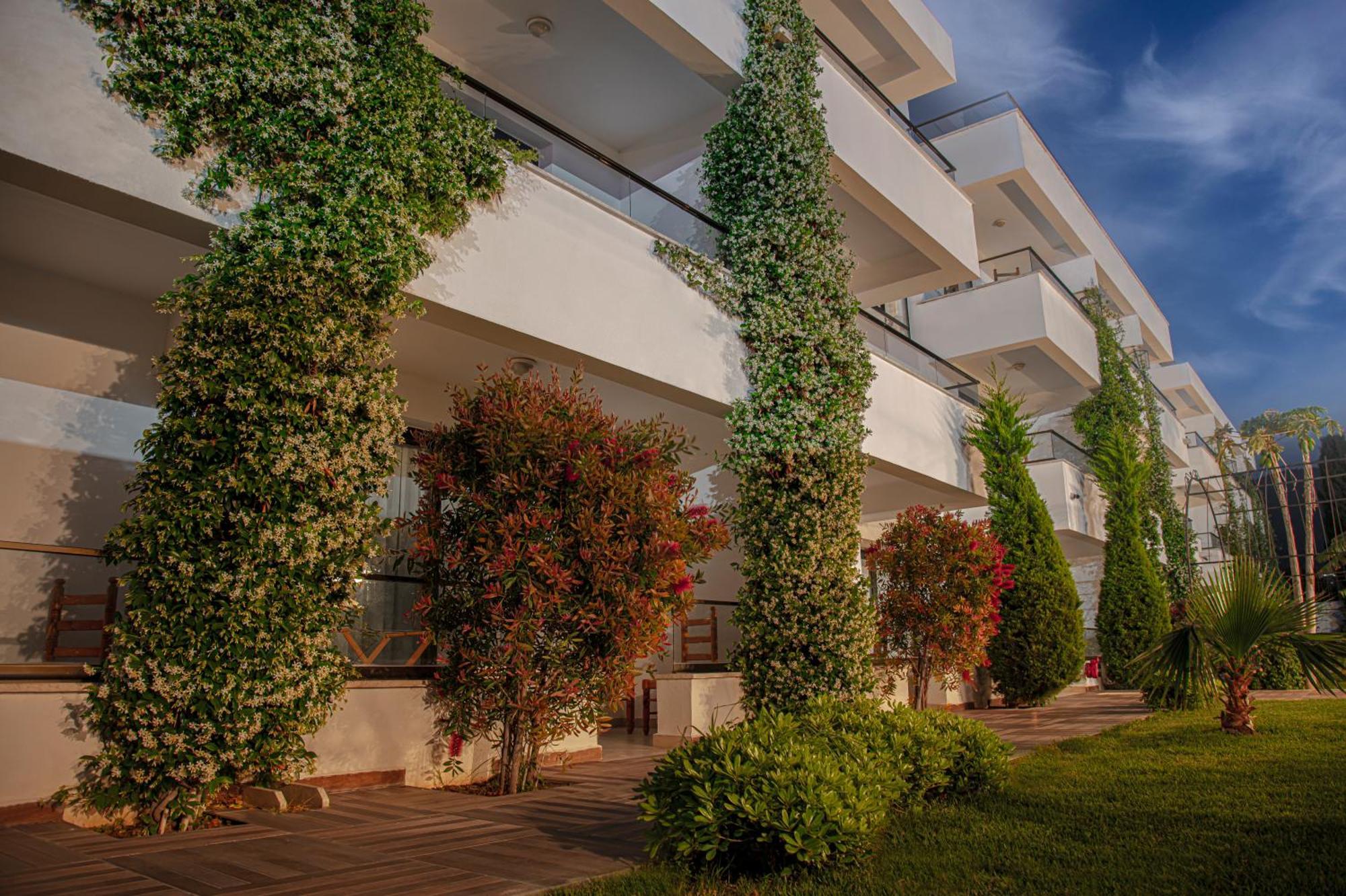 Palmonte Suites Hotel & Spa Karavas  ภายนอก รูปภาพ